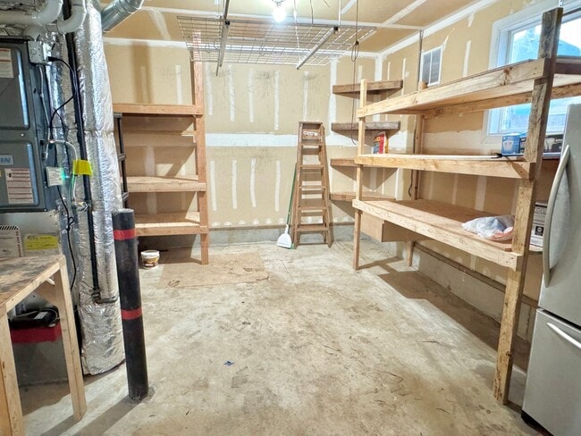 Building Photo - Boise Neighborhood 2-Story with A/C, Attached Garage, Fenced Backyard