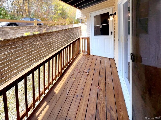 Building Photo - 224 Fox Run Ln