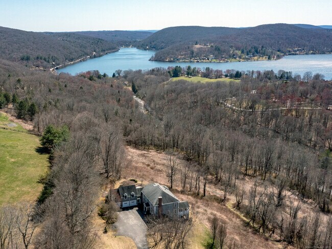 Primary Photo - 293 Lake Rd