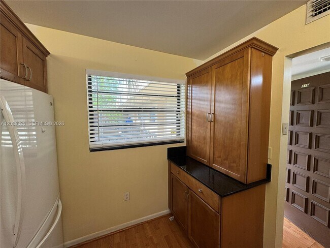 Building Photo - 10855 SW 112th Ave