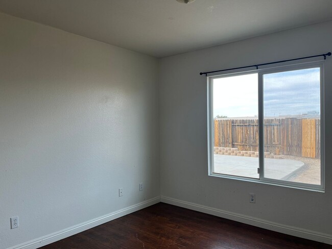 Building Photo - Home Available in Victorville!