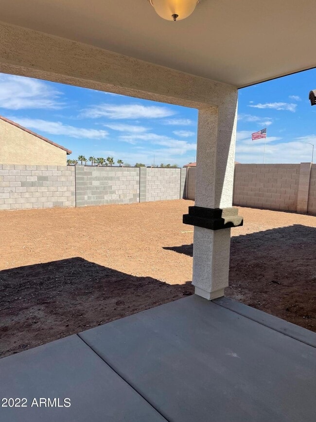 Building Photo - 2062 E Julian Dr