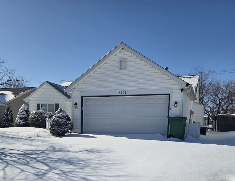 Building Photo - 3202 Bowfield Way