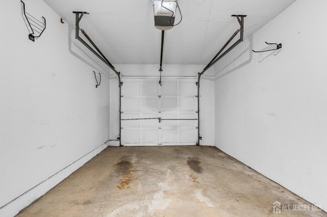 Building Photo - 3604 Springbrook Dr