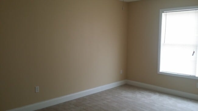 Building Photo - Cute Townhouse in Conyers!