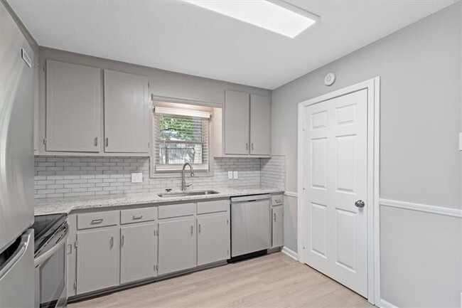 Building Photo - 894 Five Forks Trickum Rd SW