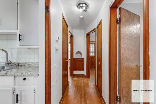 Building Photo - ~ 3 BEDROOM 1 BATH BUNGALOW SECURTIY DEPOSIT SPECIAL ~$500