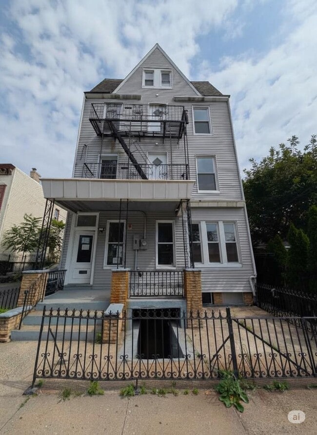 Primary Photo - 10 Sherman Pl