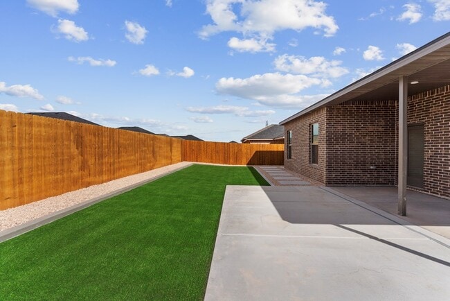 Building Photo - 2033 Gulf Pr Ln