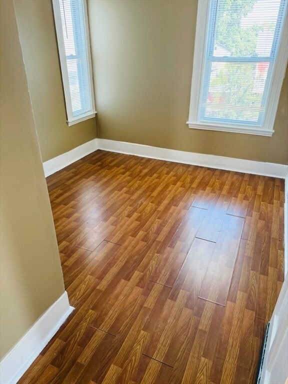 Building Photo - 10 Kenwood Terrace