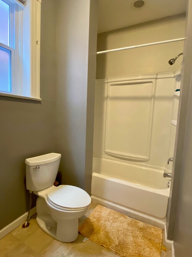 Building Photo - 750 Dover Pl