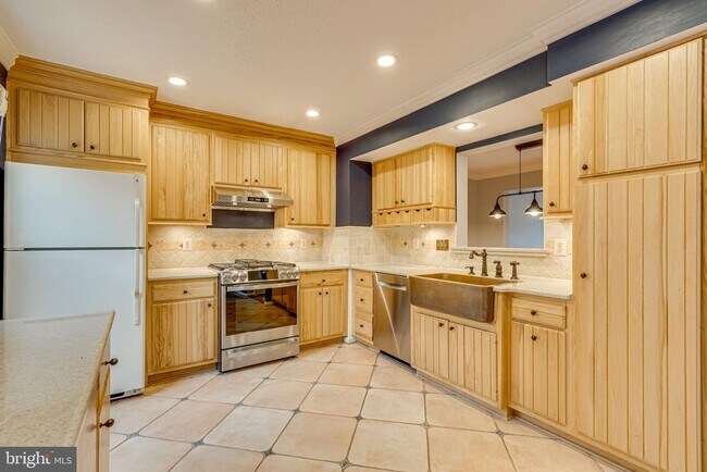 Building Photo - 8061 Sky Blue Dr