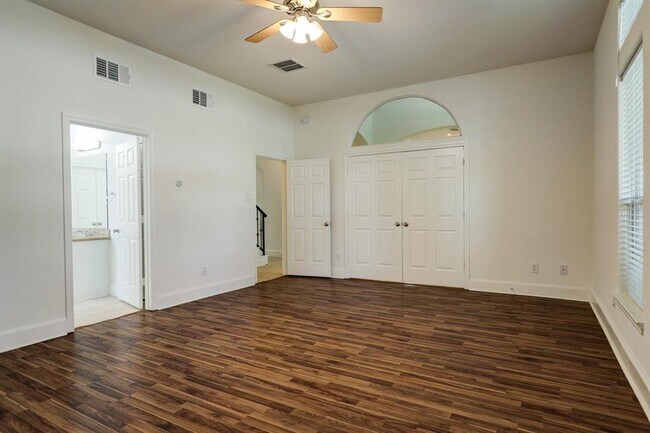Building Photo - 11126 Sherwood Garden Dr