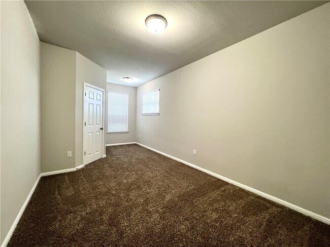 Building Photo - 3240 E Whitestone Blvd