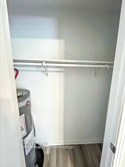 Building Photo - 483 Ellenwood Dr