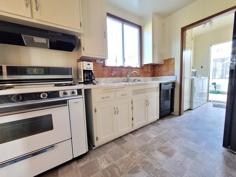 Kitchen & Laundry Room - 10740 Galvin St