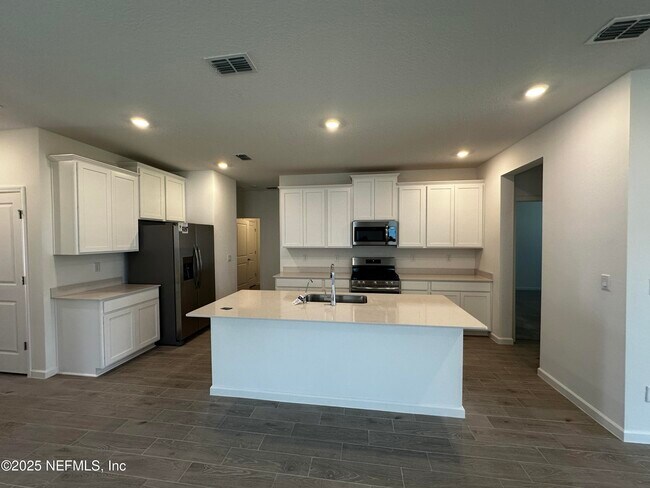 Building Photo - 235 Simonson Run