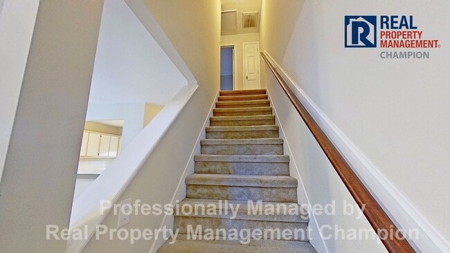 Building Photo - 3 Bedroom Townhome near Monkey Junction