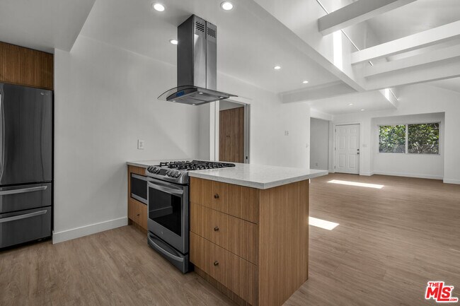 Building Photo - 825 San Miguel Ave
