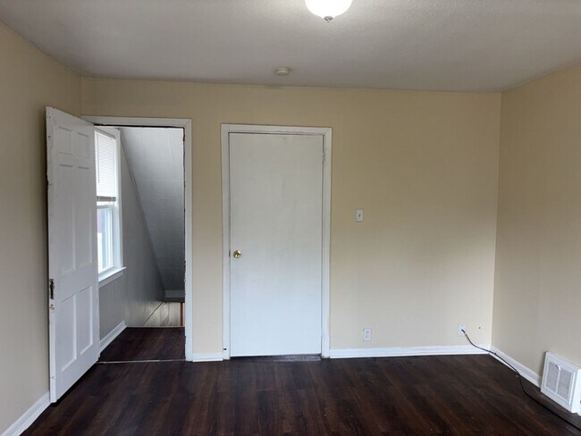 Building Photo - Spacious 5-Bedroom Home with Detached Garage