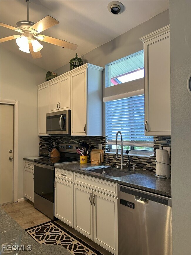 Building Photo - 5560 Longleaf Dr