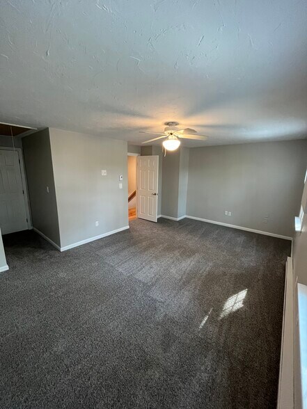 Building Photo - 848 Plain St