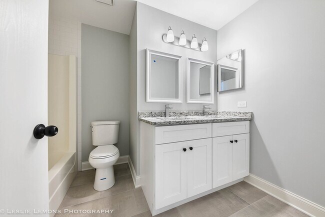 Building Photo - 2970 Middlebury Ct W