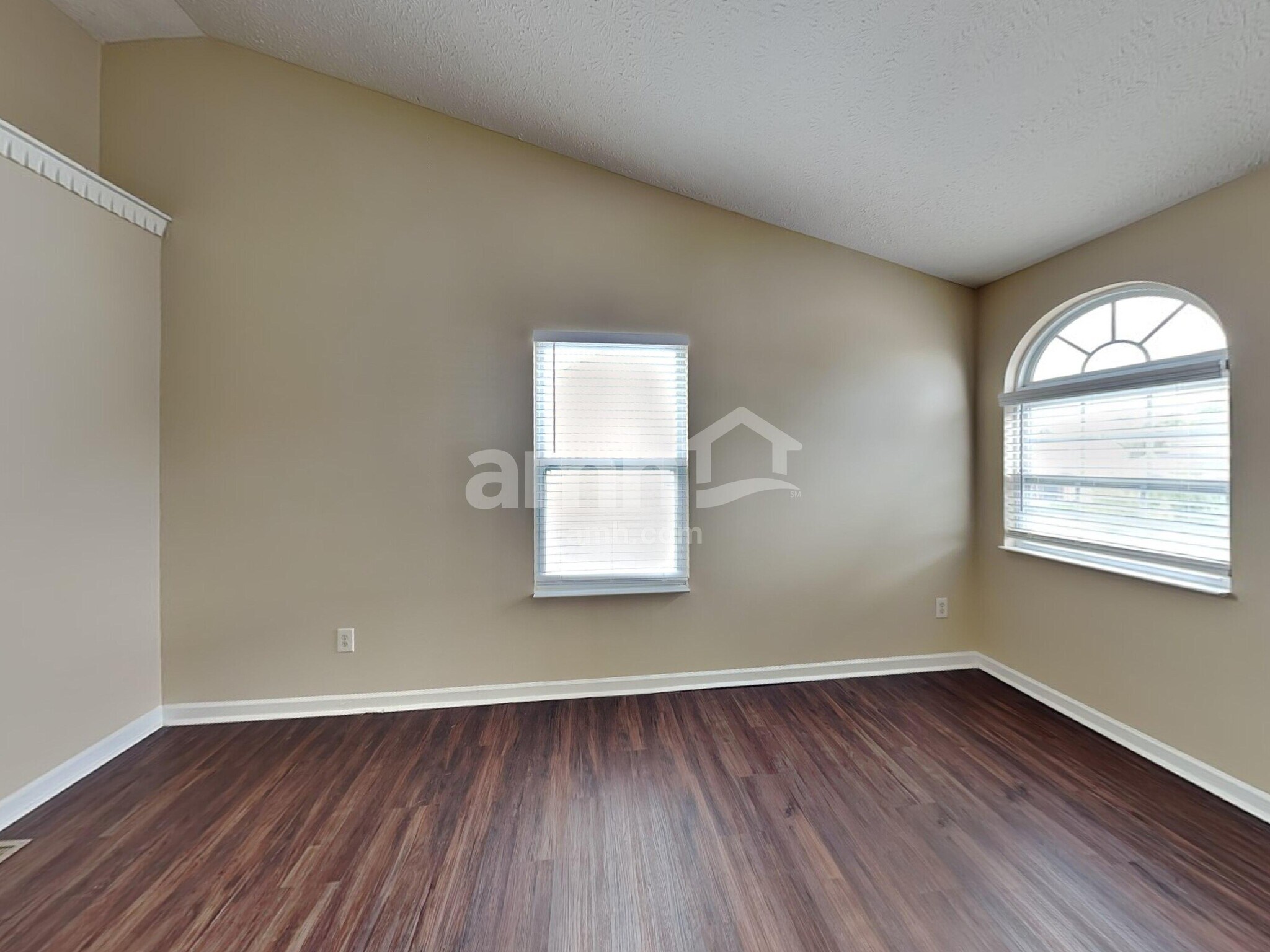 Building Photo - 90 Knights Bridge Dr N