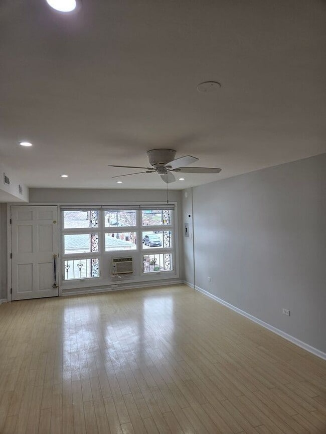 Building Photo - 1917 W 103rd St