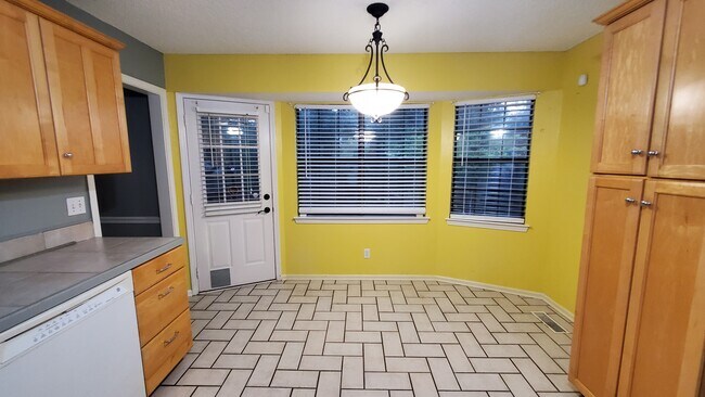 Building Photo - 1 Pine Way Ct