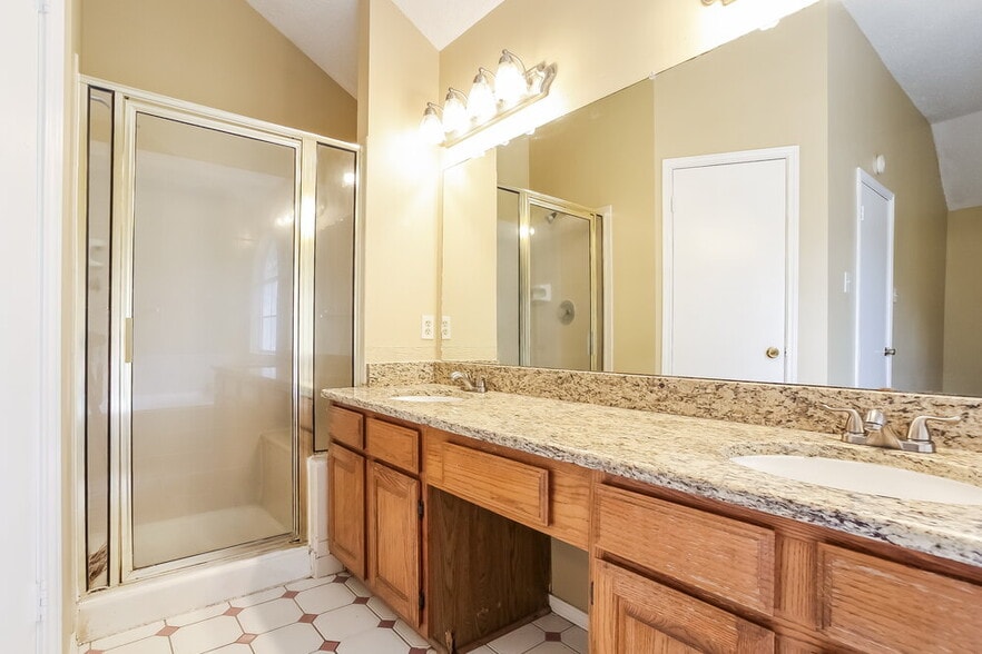 Building Photo - 6018 Fern Hollow Ct