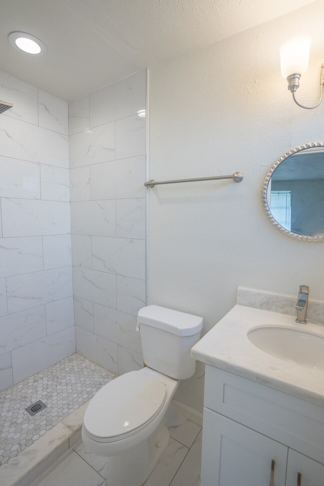 Building Photo - 3914 Ripplebrook Dr