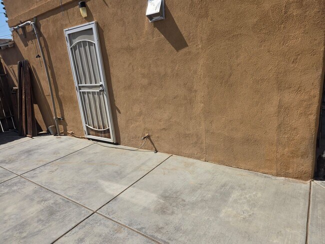Building Photo - 318 Highland Dr