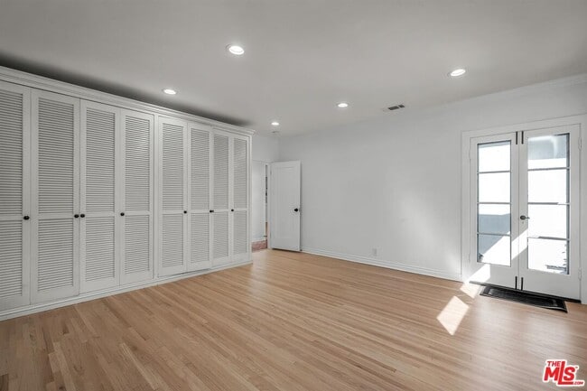 Building Photo - 629 N Rexford Dr