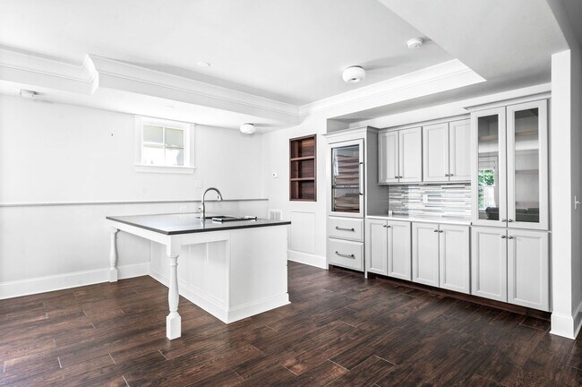 Building Photo - 1735 Hillmont Dr