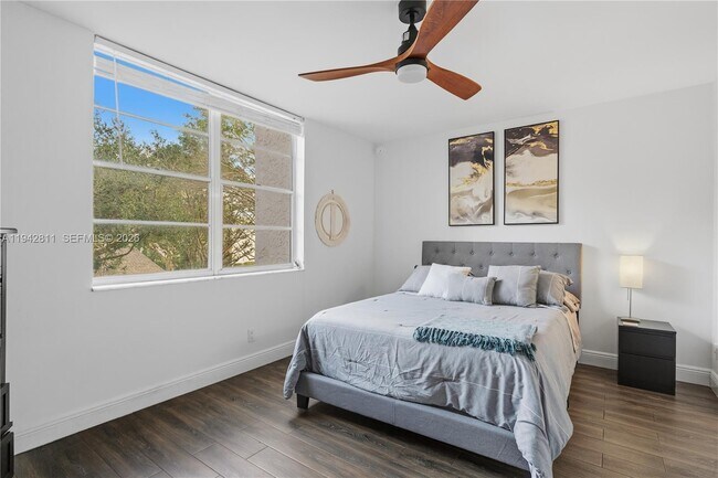 Building Photo - 9340 Lagoon Pl