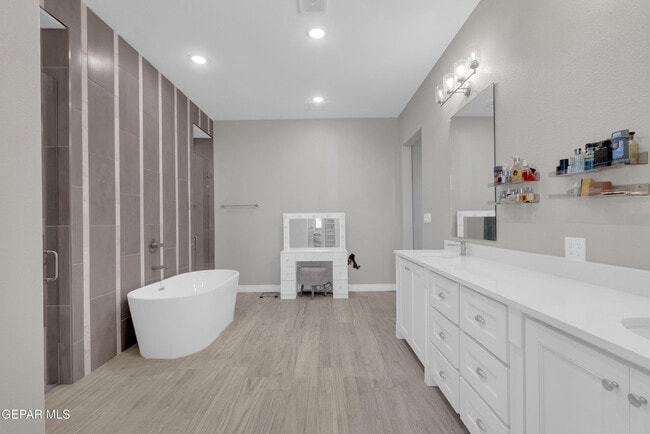 Building Photo - 14608 Pebble Hills Blvd