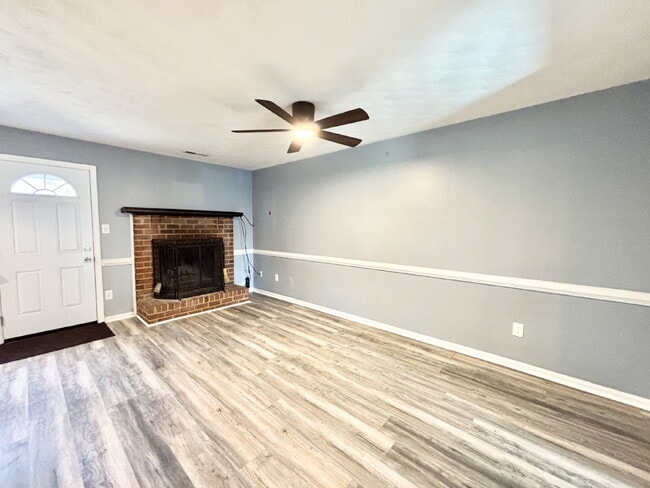 Building Photo - Gorgeous Townhome in Virginia Beach