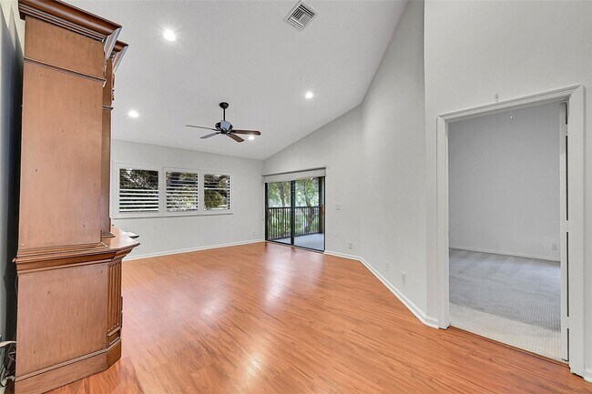 Building Photo - 1002 NW 105th Way