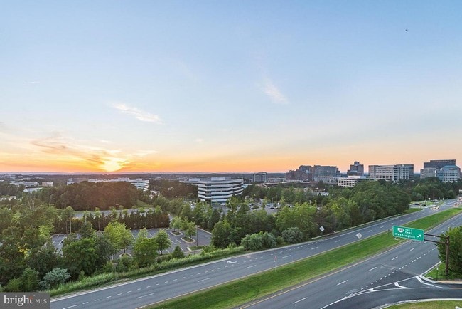 Building Photo - 11830 Sunrise Valley Dr
