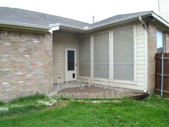 Building Photo - 1013 Clear Creek Dr