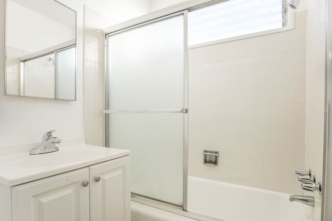 Building Photo - 25 19th Ave