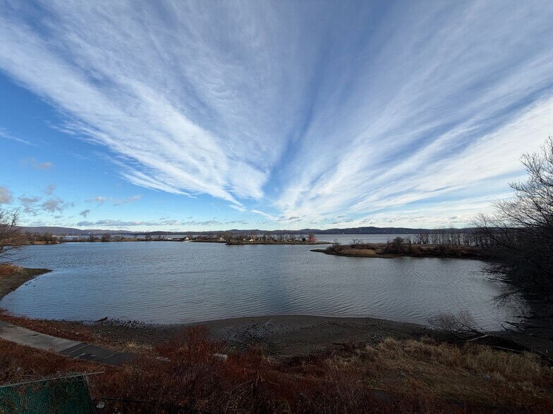 Building Photo - 36 Rockland St