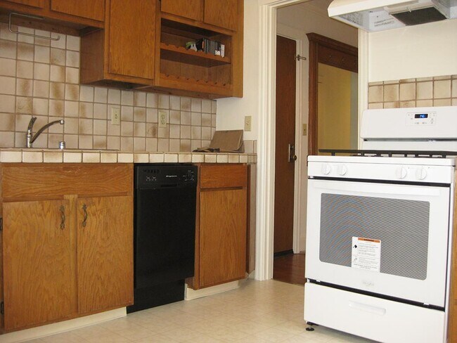 Kitchen entrance - Alta Pine Apartments