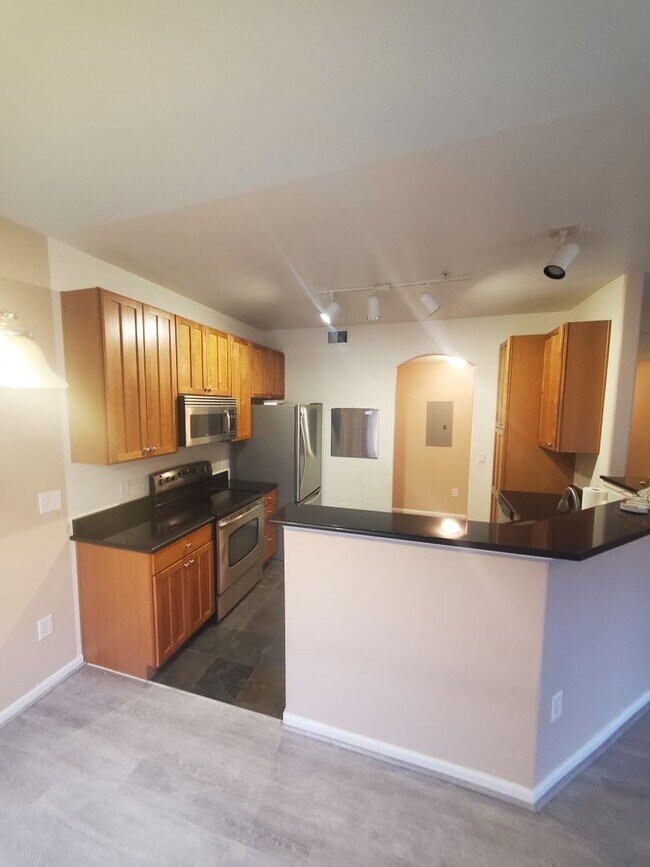 Building Photo - Spacious 2B/2B Main Level Condo With Garage NOW AVAILABLE