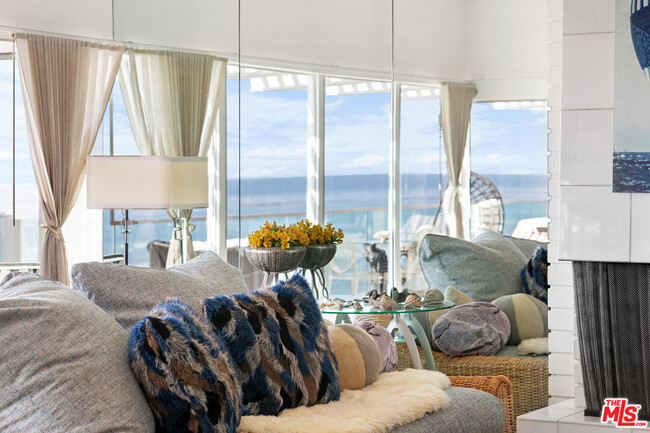Building Photo - 27060 Malibu Cove Colony Dr
