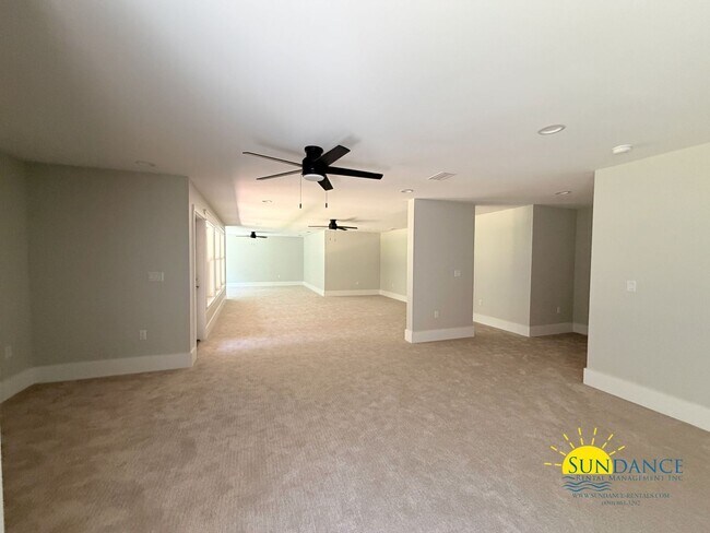 Building Photo - 5870 Saratoga Dr