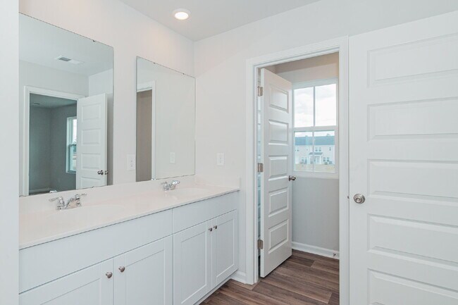 Building Photo - Brand-new 3 bedroom, 2.5 Bath Townhome with pond view