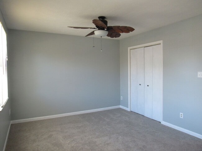 Building Photo - Two Bedroom Townhouse Style Condo