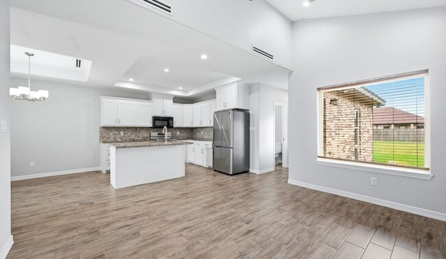 Building Photo - New Rental! Updated 3-bedroom/2 bath town home